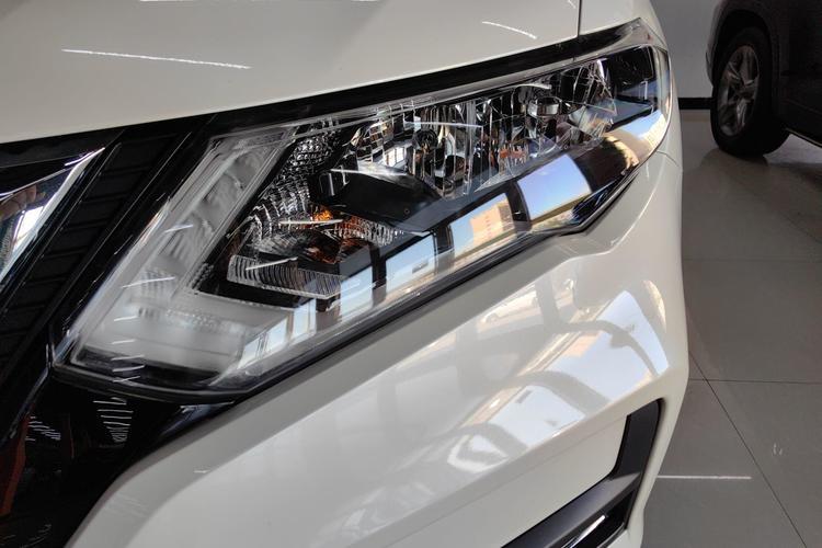 Used Nissan X-Trail 2022 Revised Version 2.0L Two-Wheel Drive Smart Connect & Comfort Edition Exterior 2