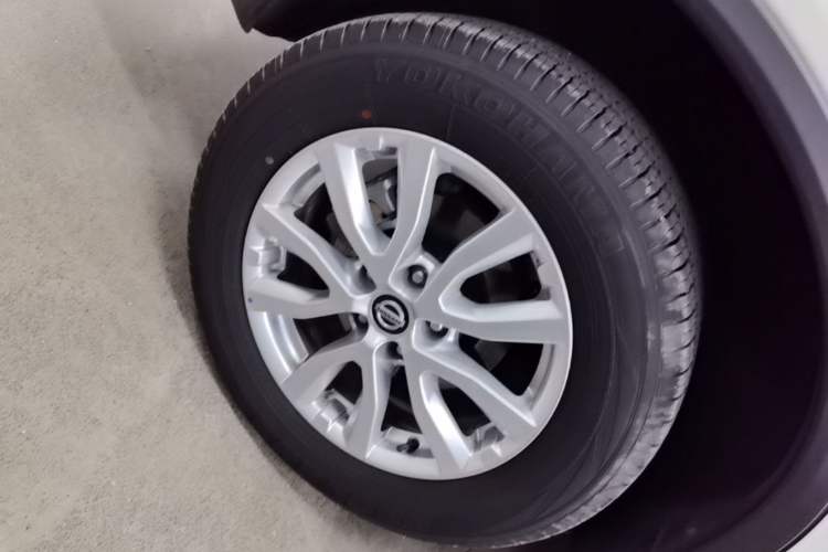 Used Nissan X-Trail 2022 Revised Version 2.0L Two-Wheel Drive Smart Connect & Comfort Edition Exterior 3