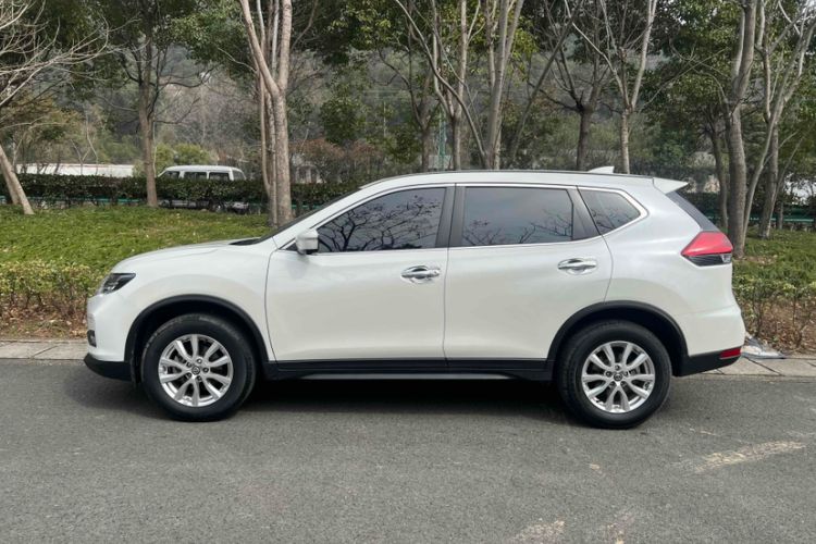 Used Nissan X-Trail 2022 Revised Version 2.0L Two-Wheel Drive Smart Connect Premium Edition Exterior 3