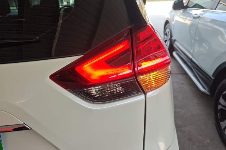 Used Nissan X-Trail 2022 2.0L Two-Wheel Drive Smart Connect & Comfort Edition Exterior 6