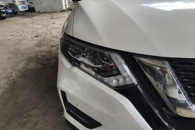 Used Nissan X-Trail 2022 2.0L Two-Wheel Drive Smart Connect Premium Edition Exterior 6