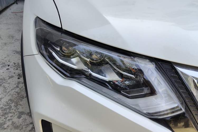 Used Nissan X-Trail 2022 Revised Version 2.0L Two-Wheel Drive Smart Connect Premium Edition Exterior 6
