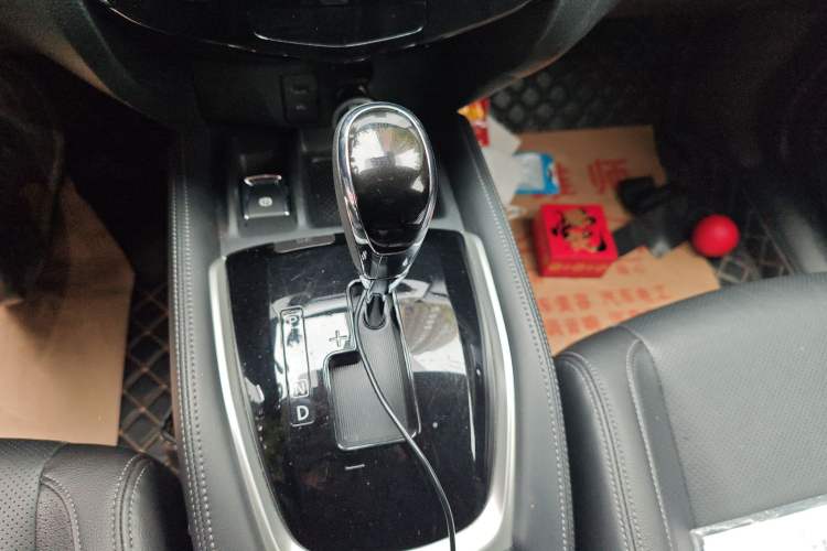 Used Nissan X-Trail 2022 Revised Version 2.0L Two-Wheel Drive Smart Connect Premium Edition Gear Lever