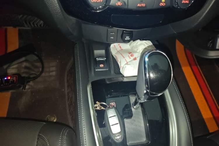 Used Nissan X-Trail 2022 Revised Version 2.0L Two-Wheel Drive Smart Connect Premium Edition Gear Lever