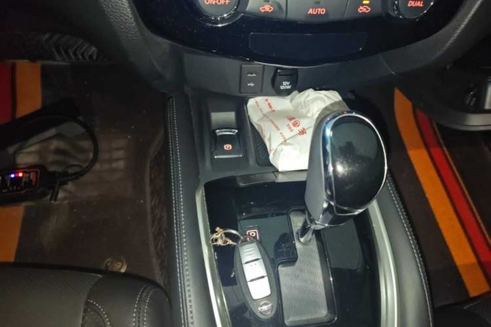 Used Nissan X-Trail 2022 Revised Version 2.0L Two-Wheel Drive Smart Connect Premium Edition Gear Lever