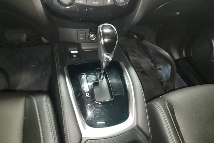 Used Nissan X-Trail 2022 2.0L Two-Wheel Drive Smart Connect Premium Edition Gear Lever