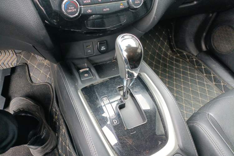 Used Nissan X-Trail 2022 2.0L Two-Wheel Drive Smart Connect & Comfort Edition Gear Lever
