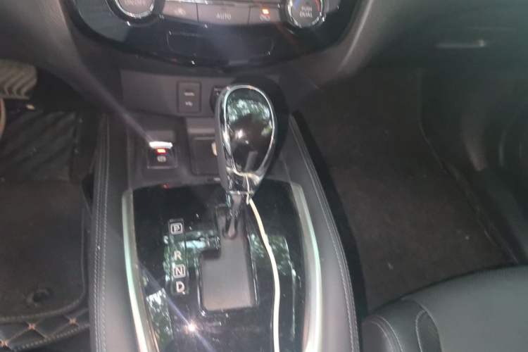 Used Nissan X-Trail 2022 2.0L Two-Wheel Drive Smart Connect Premium Edition Gear Lever