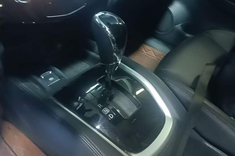 Used Nissan X-Trail 2022 2.0L Two-Wheel Drive Smart Connect & Comfort Edition Gear Lever