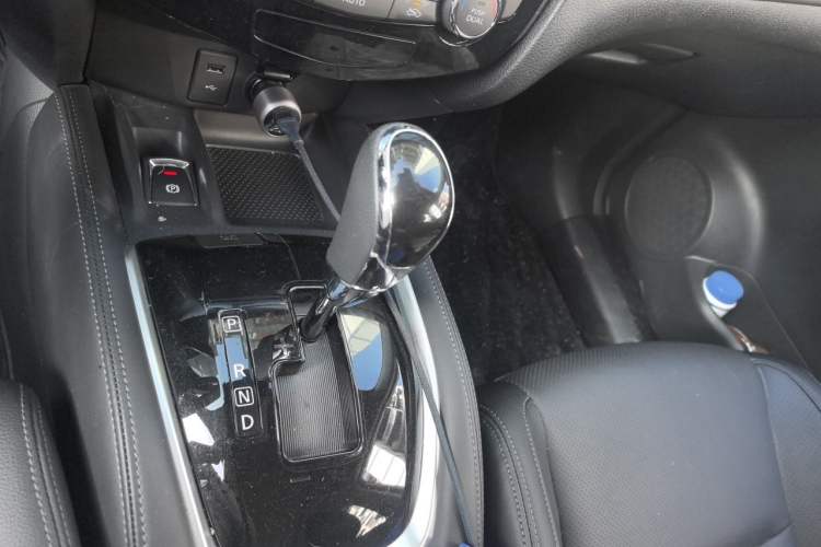 Used Nissan X-Trail 2022 Revised Version 2.0L Two-Wheel Drive Smart Connect Premium Edition Gear Lever