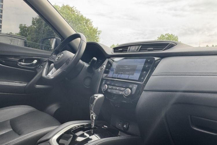 Used Nissan X-Trail 2022 Revised Version 2.0L Two-Wheel Drive Smart Connect & Comfort Edition Gear Lever