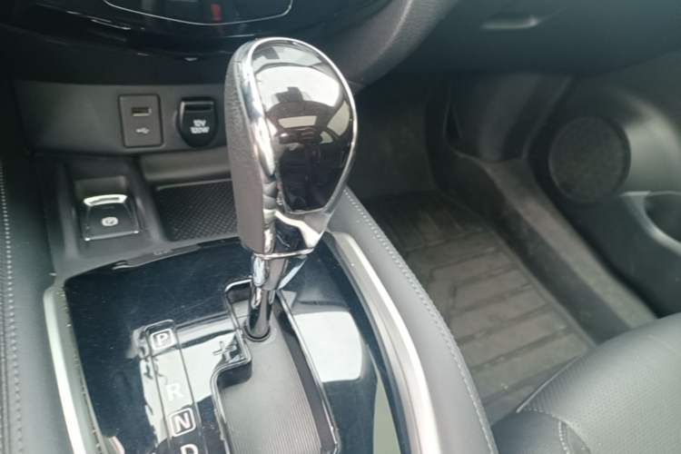 Used Nissan X-Trail 2022 2.0L Two-Wheel Drive Smart Connect & Comfort Edition Gear Lever