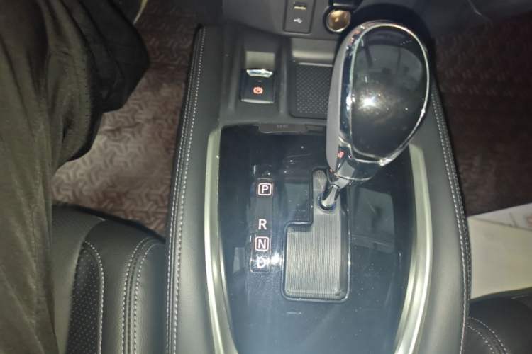 Used Nissan X-Trail 2022 Revised Version 2.0L Two-Wheel Drive Smart Connect Premium Edition Gear Lever