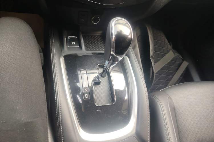 Used Nissan X-Trail 2022 2.0L Two-Wheel Drive Smart Connect Premium Edition Gear Lever
