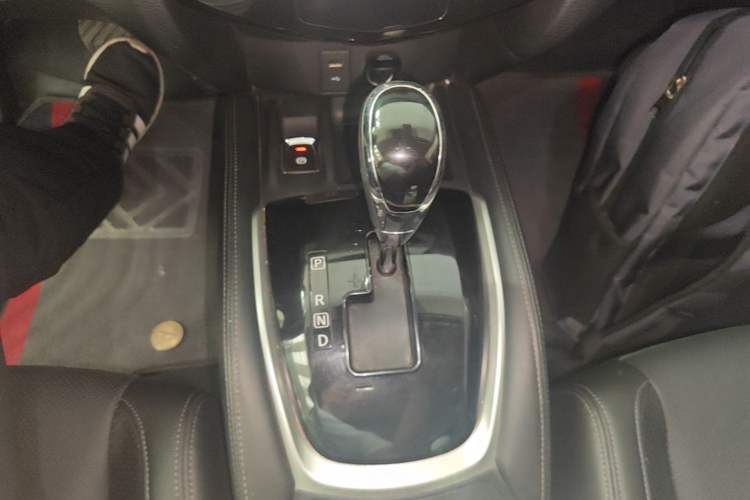 Used Nissan X-Trail 2022 Revised Version 2.0L Two-Wheel Drive Smart Connect Premium Edition Gear Lever