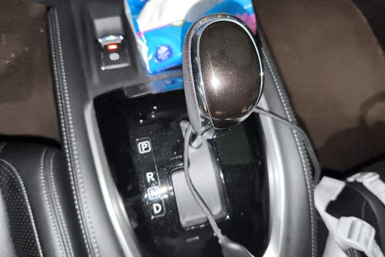 Used Nissan X-Trail 2022 2.0L Two-Wheel Drive Smart Connect & Comfort Edition Gear Lever