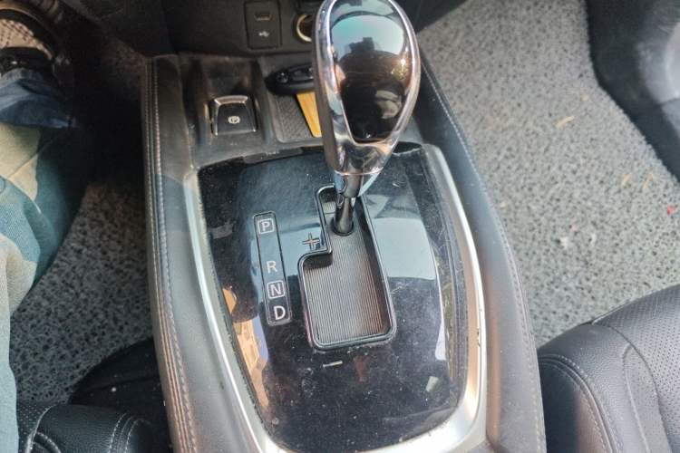 Used Nissan X-Trail 2022 2.0L Two-Wheel Drive Smart Connect & Comfort Edition Gear Lever