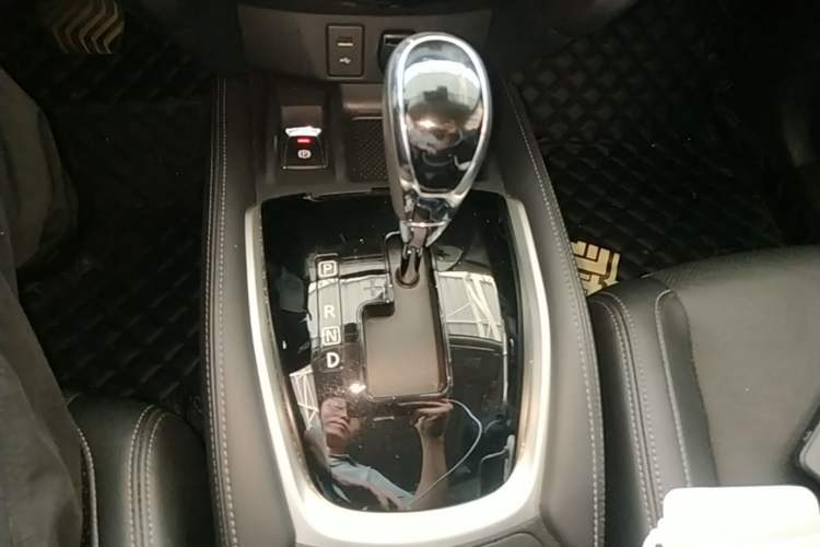 Used Nissan X-Trail 2022 Revised Version 2.0L Two-Wheel Drive Smart Connect & Comfort Edition Gear Lever