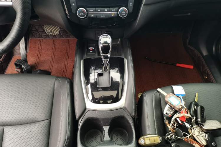 Used Nissan X-Trail 2022 2.0L Two-Wheel Drive Smart Connect Premium Edition Gear Lever