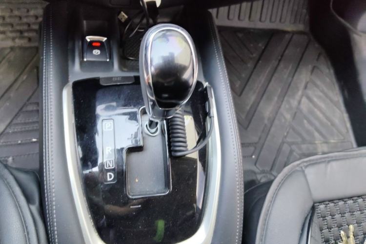 Used Nissan X-Trail 2022 Revised Version 2.0L Two-Wheel Drive Smart Connect Premium Edition Gear Lever