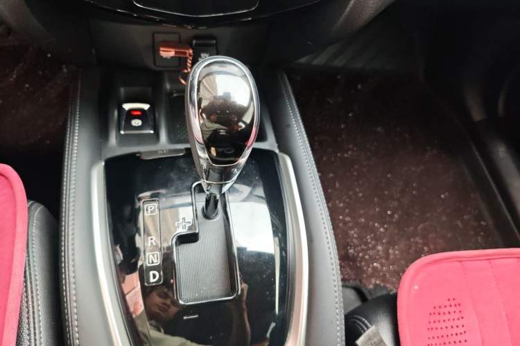 Used Nissan X-Trail 2022 Revised Version 2.0L Two-Wheel Drive Smart Connect Premium Edition Gear Lever