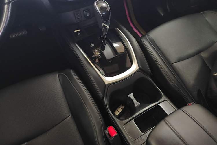 Used Nissan X-Trail 2022 2.0L Two-Wheel Drive Smart Connect Premium Edition Gear Lever