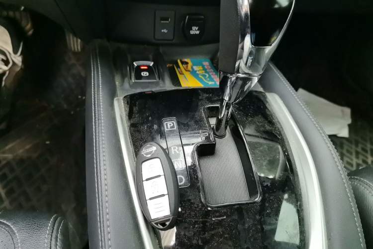 Used Nissan X-Trail 2022 2.0L Two-Wheel Drive Smart Connect Premium Edition Gear Lever