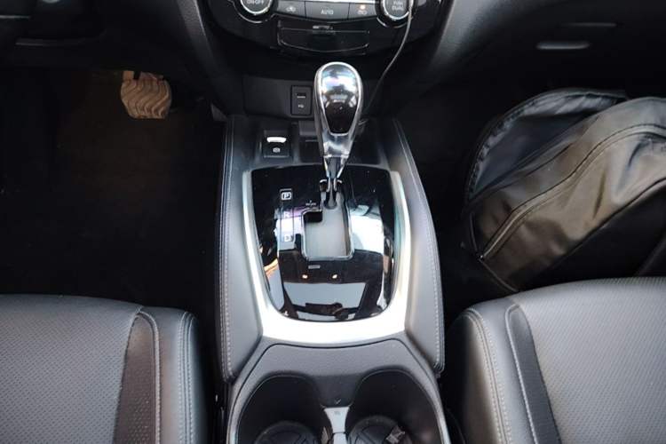 Used Nissan X-Trail 2022 2.0L Two-Wheel Drive Smart Connect & Comfort Edition Gear Lever