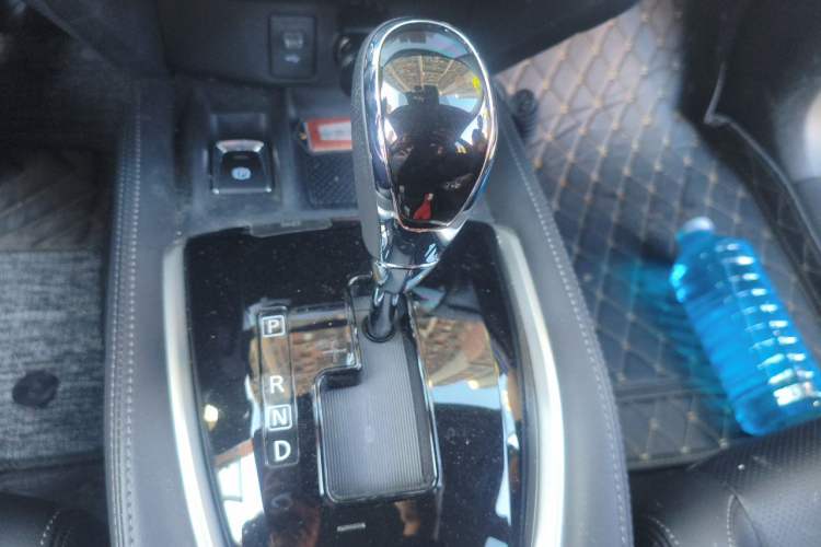 Used Nissan X-Trail 2022 2.0L Two-Wheel Drive Smart Connect Premium Edition Gear Lever