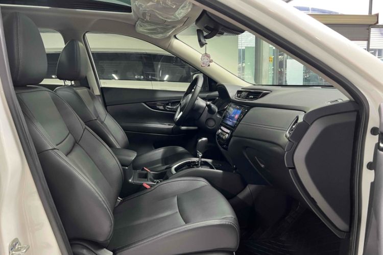 Used Nissan X-Trail 2022 Revised Version 2.0L Two-Wheel Drive Smart Connect & Comfort Edition Interior 10