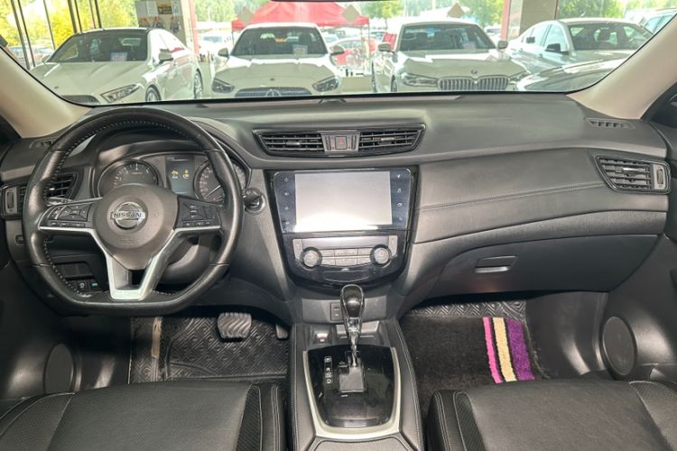 Used Nissan X-Trail 2022 2.0L Two-Wheel Drive Smart Connect Premium Edition Interior 10