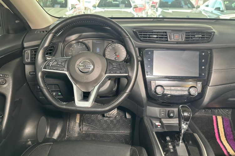 Used Nissan X-Trail 2022 2.0L Two-Wheel Drive Smart Connect Premium Edition Interior 15