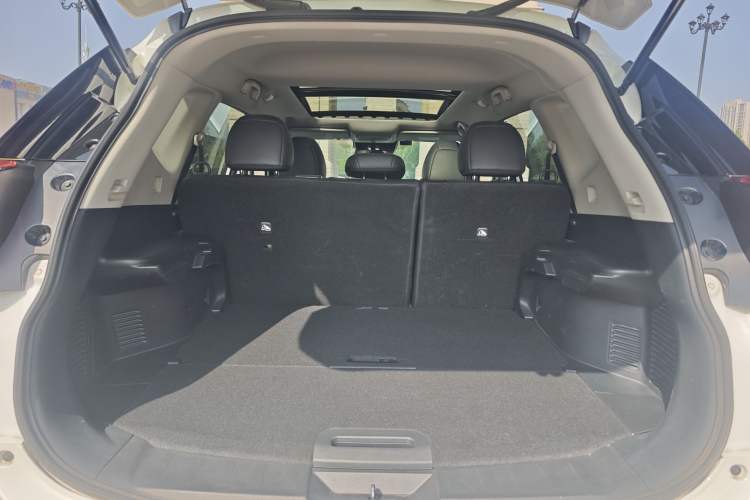 Used Nissan X-Trail 2022 Revised Version 2.0L Two-Wheel Drive Smart Connect & Comfort Edition Interior 2