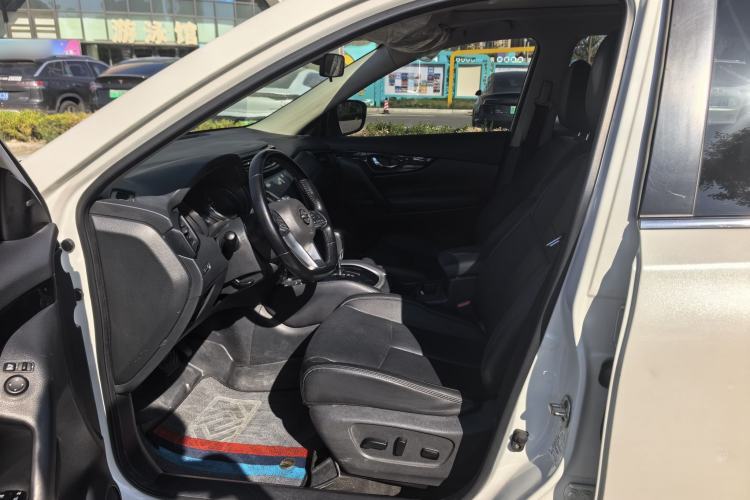 Used Nissan X-Trail 2022 Revised Version 2.0L Two-Wheel Drive Smart Connect Premium Edition Interior 2