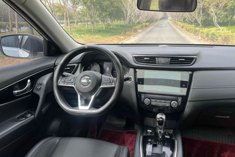 Used Nissan X-Trail 2022 Revised Version 2.0L Two-Wheel Drive Smart Connect Premium Edition Interior 2