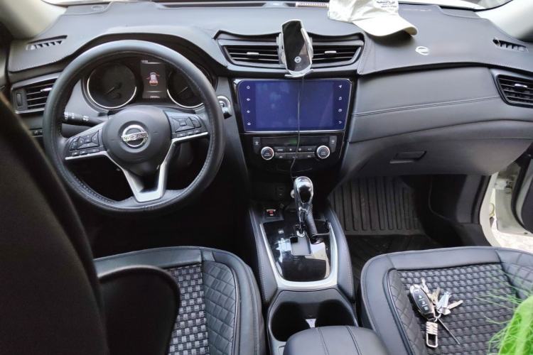 Used Nissan X-Trail 2022 Revised Version 2.0L Two-Wheel Drive Smart Connect Premium Edition Interior 2