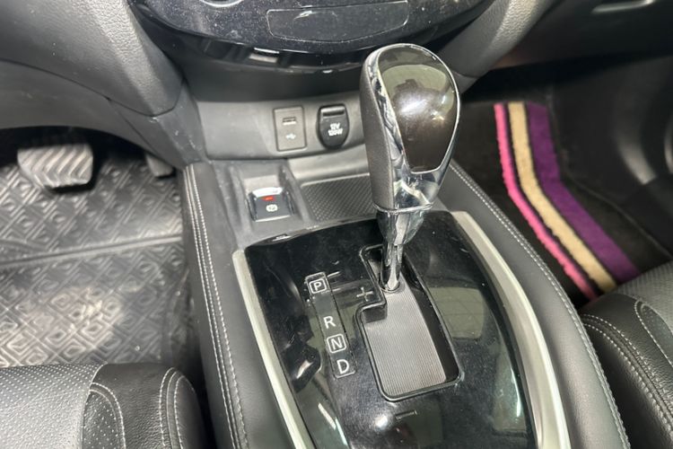 Used Nissan X-Trail 2022 2.0L Two-Wheel Drive Smart Connect Premium Edition Interior 2