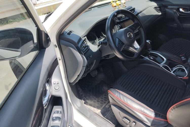 Used Nissan X-Trail 2022 2.0L Two-Wheel Drive Smart Connect Premium Edition Interior 3