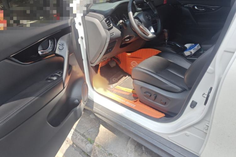 Used Nissan X-Trail 2022 Revised Version 2.0L Two-Wheel Drive Smart Connect Premium Edition Interior 3