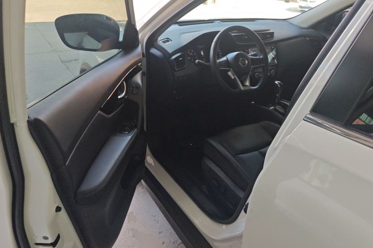 Used Nissan X-Trail 2022 2.0L Two-Wheel Drive Smart Connect & Comfort Edition Interior 3