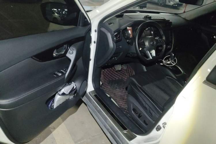 Used Nissan X-Trail 2022 Revised Version 2.0L Two-Wheel Drive Smart Connect & Comfort Edition Interior 3