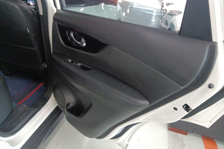Used Nissan X-Trail 2022 2.0L Two-Wheel Drive Smart Connect & Comfort Edition Interior 3