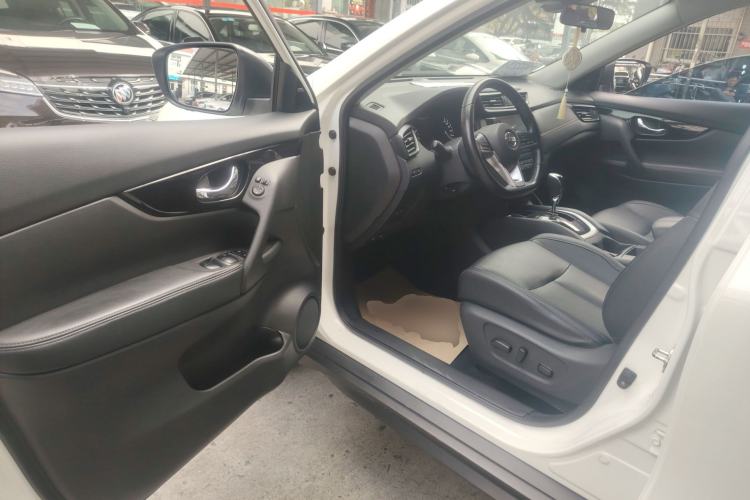 Used Nissan X-Trail 2022 2.0L Two-Wheel Drive Smart Connect Premium Edition Interior 3