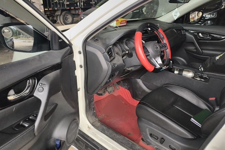 Used Nissan X-Trail 2022 2.0L Two-Wheel Drive Smart Connect Premium Edition Interior 3