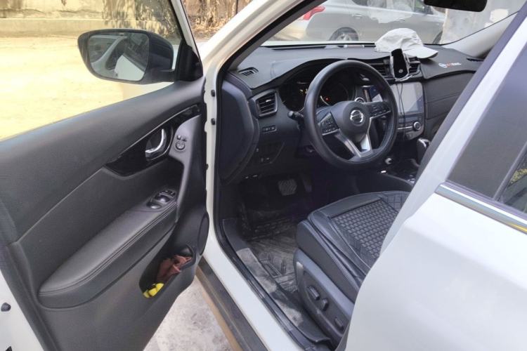 Used Nissan X-Trail 2022 Revised Version 2.0L Two-Wheel Drive Smart Connect Premium Edition Interior 3