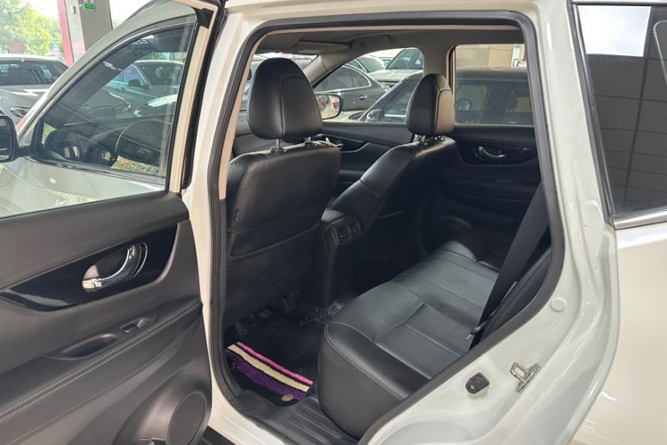 Used Nissan X-Trail 2022 2.0L Two-Wheel Drive Smart Connect Premium Edition Interior 3