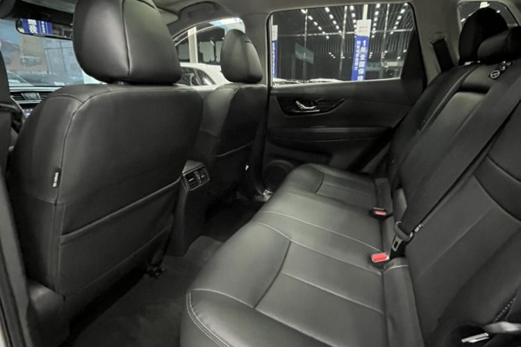 Used Nissan X-Trail 2022 2.0L Two-Wheel Drive Smart Connect Premium Edition Interior 3