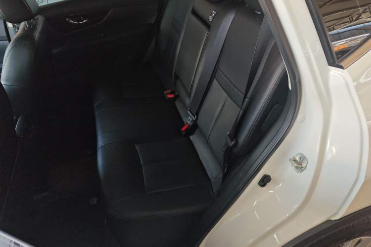 Used Nissan X-Trail 2022 2.0L Two-Wheel Drive Smart Connect & Comfort Edition Interior 4