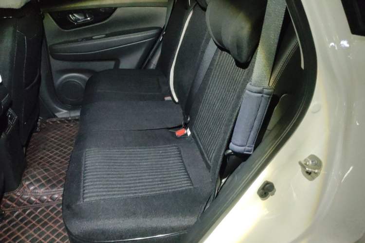 Used Nissan X-Trail 2022 Revised Version 2.0L Two-Wheel Drive Smart Connect & Comfort Edition Interior 4