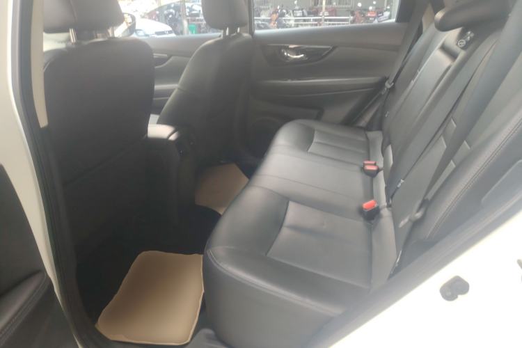 Used Nissan X-Trail 2022 2.0L Two-Wheel Drive Smart Connect Premium Edition Interior 4